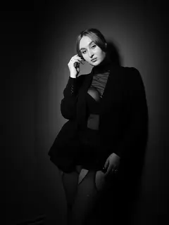 Alya escort in Paris